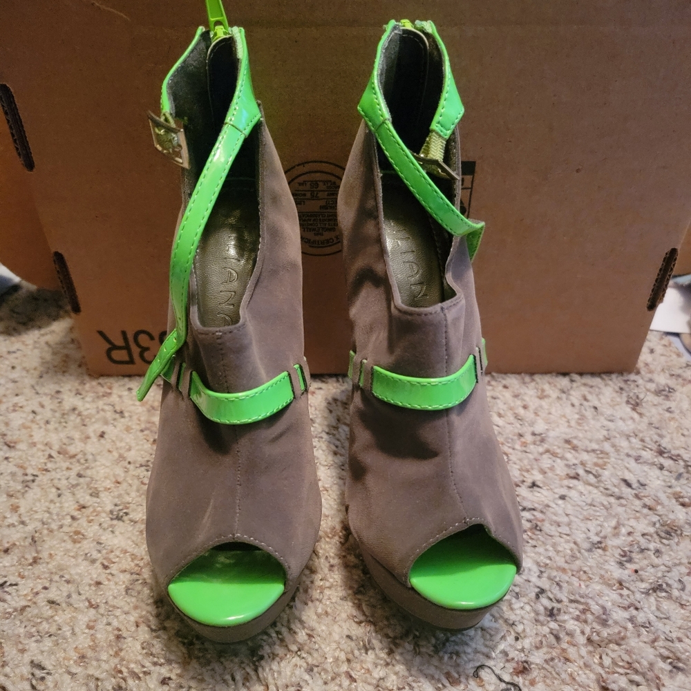Shoes - Picture 3 of 3
